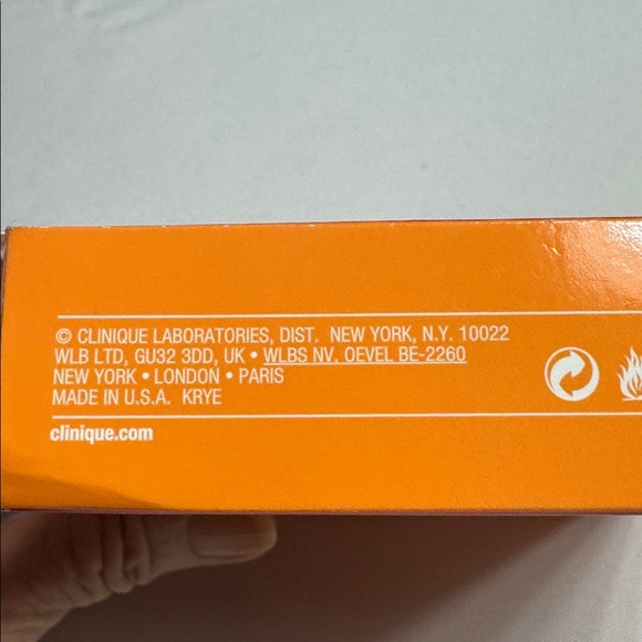 Clinique “A Little Happiness” gift set. - Picture 9 of 10